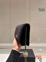 CHANEL-BAGS - Image 4