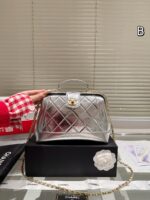 CHANEL-BAGS - Image 3